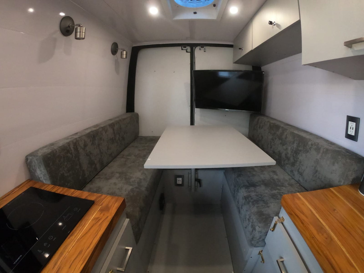 Overland Van Camperización